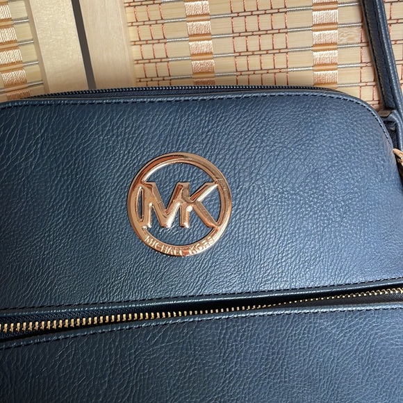 michael kors purse - Picture 2 of 5